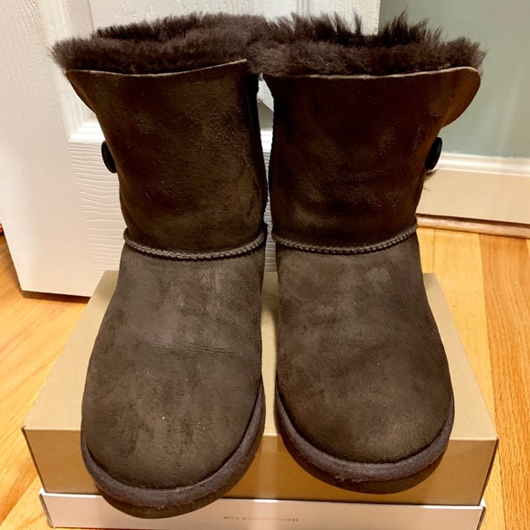 UGG Bailey Button Boot Chocolate Size 8 - Picture 1 of 6